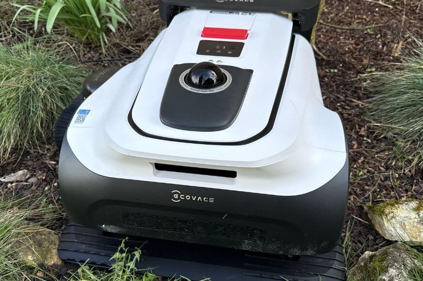 ECOVACS GOAT A1600 LiDAR PRO von oben mit sichtbarer Dual-LiDAR-Kuppel auf dem Geraet